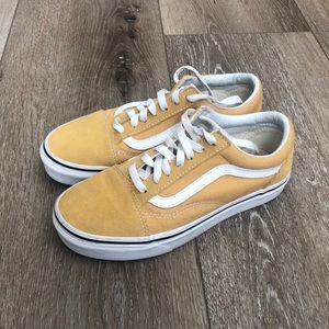 Women’s Old Skool Van’s classic skate shoe
